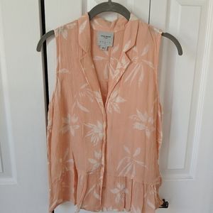 Vera Moda Sleeveless Button Up Top